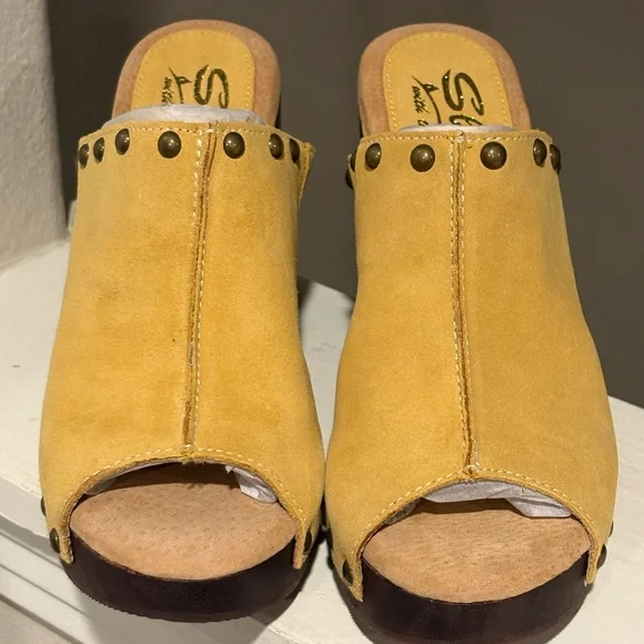 NEW- Sbicca Crowley Womens Sz 9  Marigold  Suede Slip On Mule Sandals Shoes - Picture 6 of 11